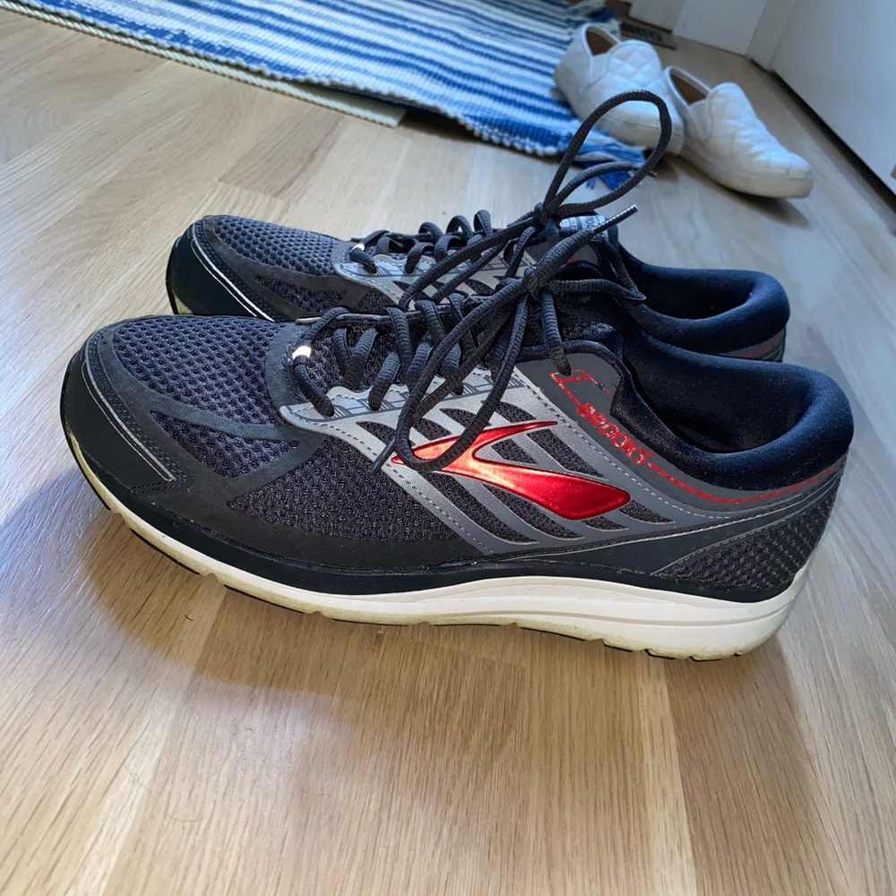 Men’s Brooks Sneakers 10.5W Addiction 13 Like New!